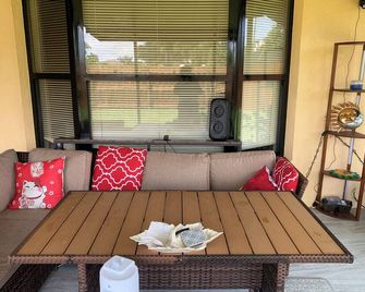 Zen in Rockledge - Rockledge - Living room