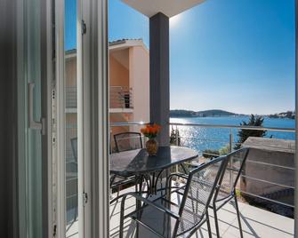 Apartments Happy Holiday - Rogoznica - Balkon