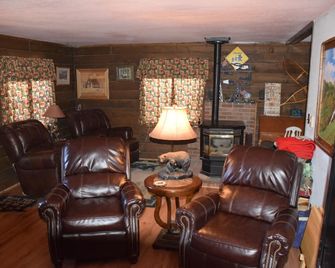 Ideally Located Amazing View Retreat Minutes From Historic Lake City. - Lake City - Lounge