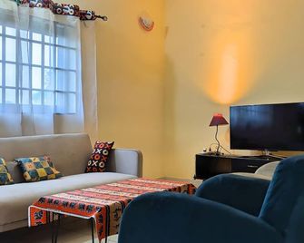 Sun, comfort, African charm! - Ouidah - Living room