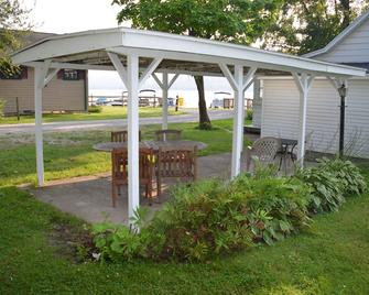 Remodeled Lake House - Honeoye - Patio