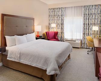 Hampton Inn & Suites Denton - Denton - Bedroom