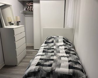 Pasargad Markham - Markham - Bedroom