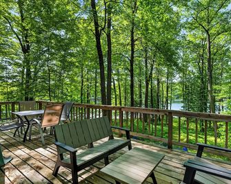Pine Lake Lodge - Serene Lakeside Retreat on Private Lake – Shell Lake Escape - Shell Lake - Balcón