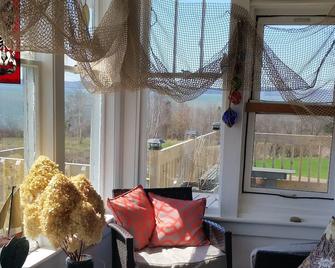 Casa Moana, Lovely old house overlooking St. Mary`s Bay, with free breakfast. - Digby - Außenansicht