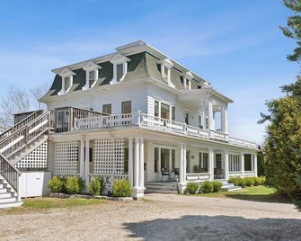 A historic treasure in Southern Maine, very unique and spacious - Biddeford - Building