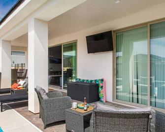 New Grill & Chill By J And Amy Bl991760 - Mesquite - Patio