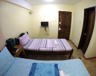 Divine Castle Travelers Inn - Coron - Camera da letto
