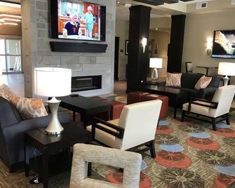 Pool with Slide. Great for Business Travelers! - Fitchburg - Lounge