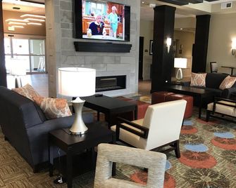 Pool with Slide. Great for Business Travelers! - Fitchburg - Salónek
