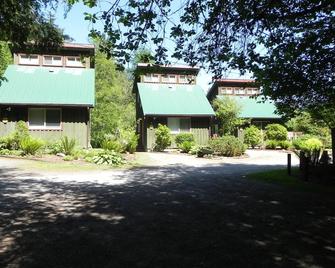 Forest Echoes Cabins - Chilliwack - Building