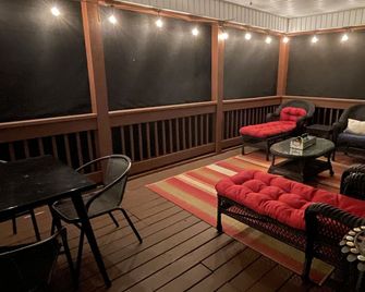 Spacious Cabin with a View - Burnside - Lounge