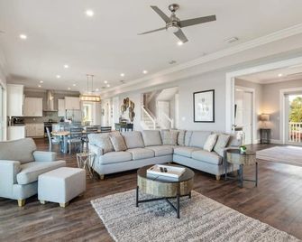 Evershore House -Pool, Parking, Dock! - Key West - Living room