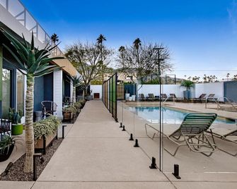 Mahala Hotel by AvantStay - Palm Springs - Edificio