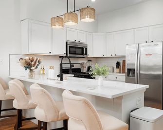 Modernfarmhousechicago-Spacious 3-Bedroom Condo Near Downtown Chicago - 시카고 - 주방