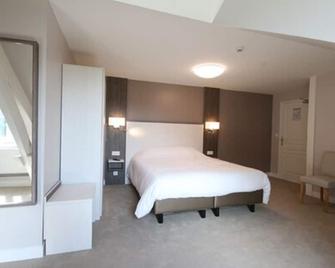 Hotel Les Champs - Gacé - Chambre