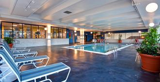 Holiday Inn Lancaster - Lancaster - Zwembad