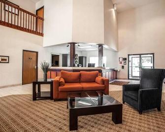 Comfort Suites Peoria I-74 - Peoria - Living room