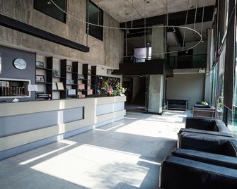 B2 Hotel South Pattaya Premier Hotel - Pattaya - Front desk