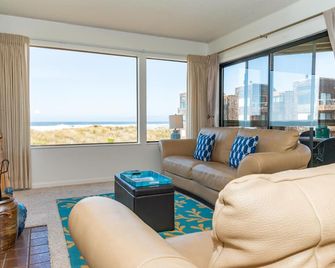 Ocean Front Condo Shorebirds 187 - Watsonville - Huiskamer