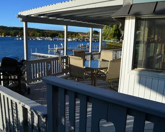 Enjoy spectacular sunsets on the Keuka Wine Trail! Charming & pet friendly! - Penn Yan - Балкон