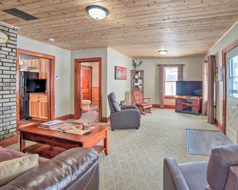 Secluded and Peaceful Upper Peninsula Getaway! - Chatham - Sala de estar