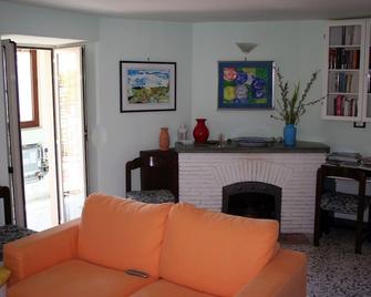 La Casa Al Piccolo Borgo - Vallo della Lucania - Sala de estar