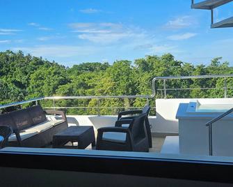 Charming 1-bedroom condo in fabulous Las Terrenas with WiFi, AC - Las Terrenas - Balkon