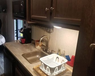 Camper with Queen and bunk bed - Robbinsville - Kuchyň