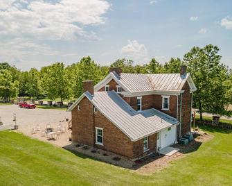 Wild Acres Farm, Fishery and Hunting Preserve - Lodge - Fredericktown - Building