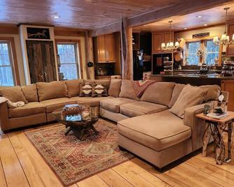 Exquisite Adirondack Home in N. Lake George, NY - Hague - Pokój dzienny