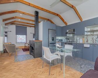 Casa Lucia - كابي تاون - غرفة طعام