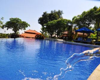 Puri Mangga Sea View Resort And Spa - Buleleng - Zwembad