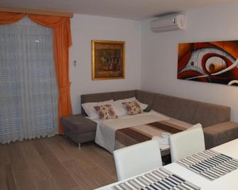 Apartments Saric - Baška Voda - Wohnzimmer