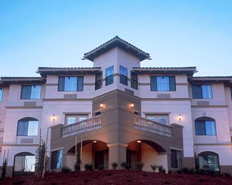 Holiday Inn Express & Suites Marina - State Beach Area - Marina - Edifício