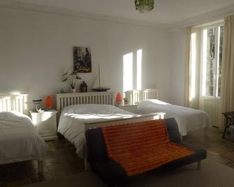 Six Bedroom Countryside Chateau, Sleeping 16, With views and Private 15m Pool - Tonnay-Boutonne - Habitación