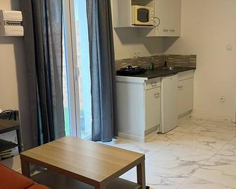 Studio - Poussan - Cuisine