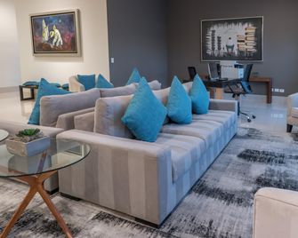 Holiday Inn Express & Suites Silao Aeropuerto - Terminal by IHG - Silao - Pokój dzienny
