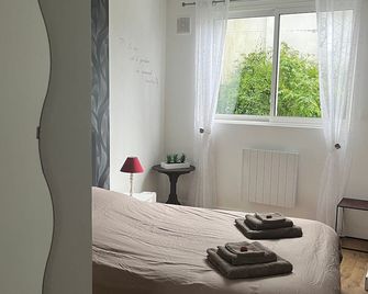 Gite Authentique En Plein Coeur Du Parc - Saint-Malo-de-Guersac - Chambre