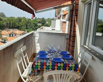 100m2 penthouse with pool and terrace. Free wi-fi - Castro-Urdiales - Balcony