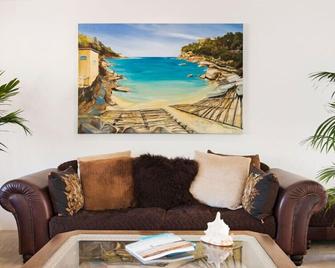 Cronulla Beach House B&B - Cronulla - Living room