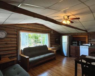 Lake Cabin Resort - Cabin 1 - Fife Lake - Sala de estar