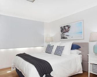 Windmill 4 Two Bedroom Beachside Apartment on Parkyn Parade - Mooloolaba - Bedroom