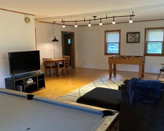 Comfortable 3 Bedroom Ranch. In the Fingerlakes region. - Clifton Springs - Salon