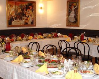 Hotel Uralskaya - 伊熱夫斯克 - 餐廳