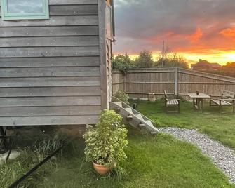 'March Madness Discount' at The Hut on a working farm by the South Coast - Hayling Island - Patio