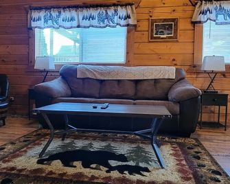 The Grizzly Den Cabin Warrens Wi - Warrens - Living room