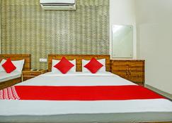 OYO Bhandari B&b - Amritsar - Bedroom