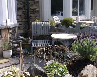 White Rose - Windermere - Patio