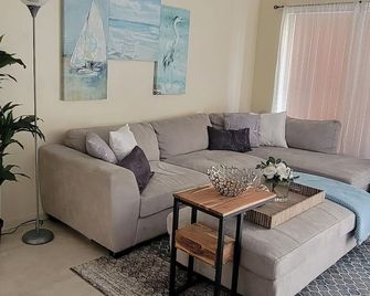 One Bedroom Gated community, close to Beach, City Place, stores ,restaurants. - West Palm Beach - Sala de estar